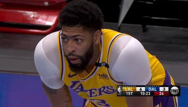 世界杯比赛直播地址-万事开头难！复出首战的浓眉哥，一切都是生疏的